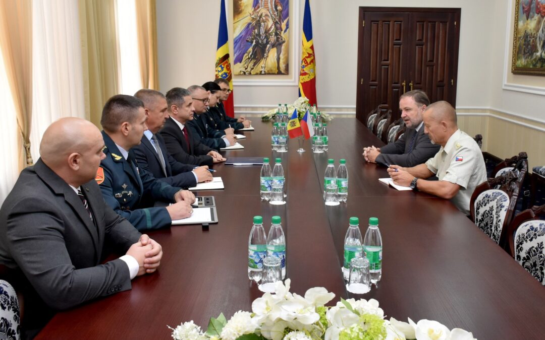 Ambasadorul Republicii Cehe, în dialog cu ministrul apărării